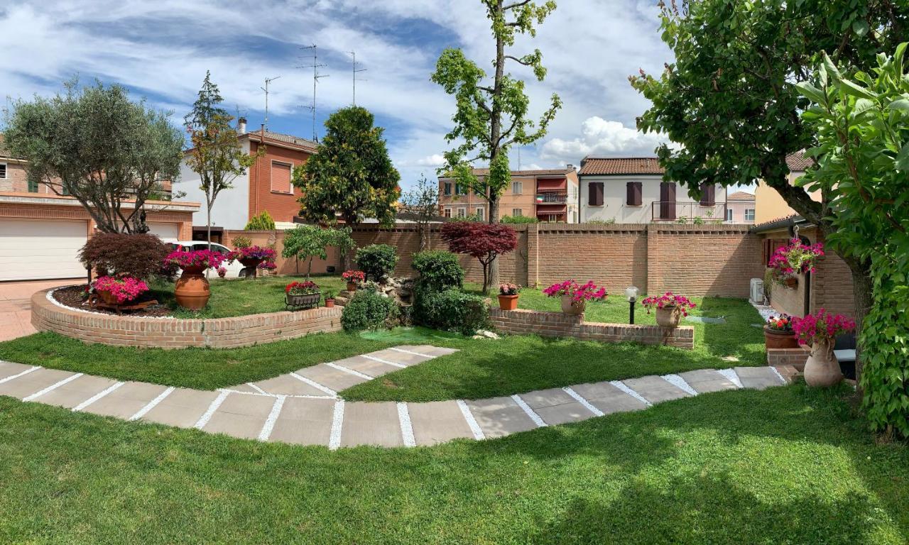Villa Oasi Ferrara Luaran gambar