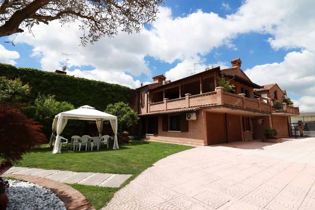 Villa Oasi Ferrara Luaran gambar