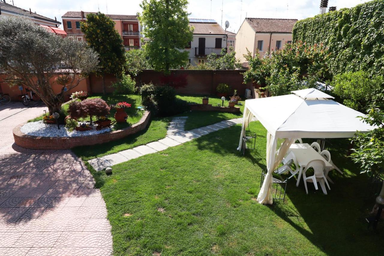 Villa Oasi Ferrara Luaran gambar