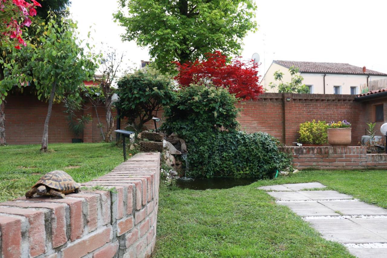 Villa Oasi Ferrara Luaran gambar