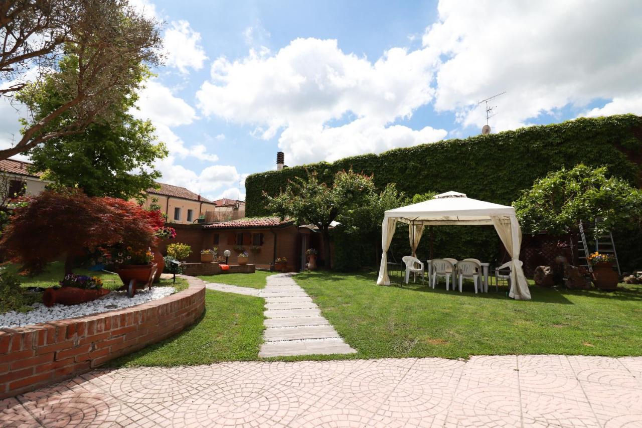 Villa Oasi Ferrara Luaran gambar